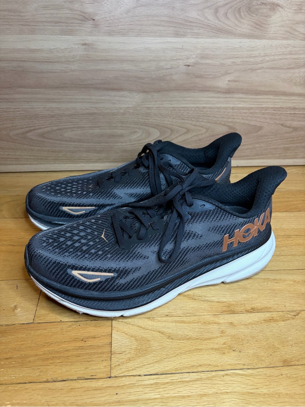 Hoka Clifton 9 Women's Sneakers - Size 9.5